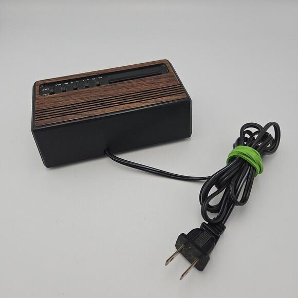 Vintage Spartus 1108 Red LED Display Wood Grain Alarm Clock Retro 1980s TESTED - Picture 3 of 5